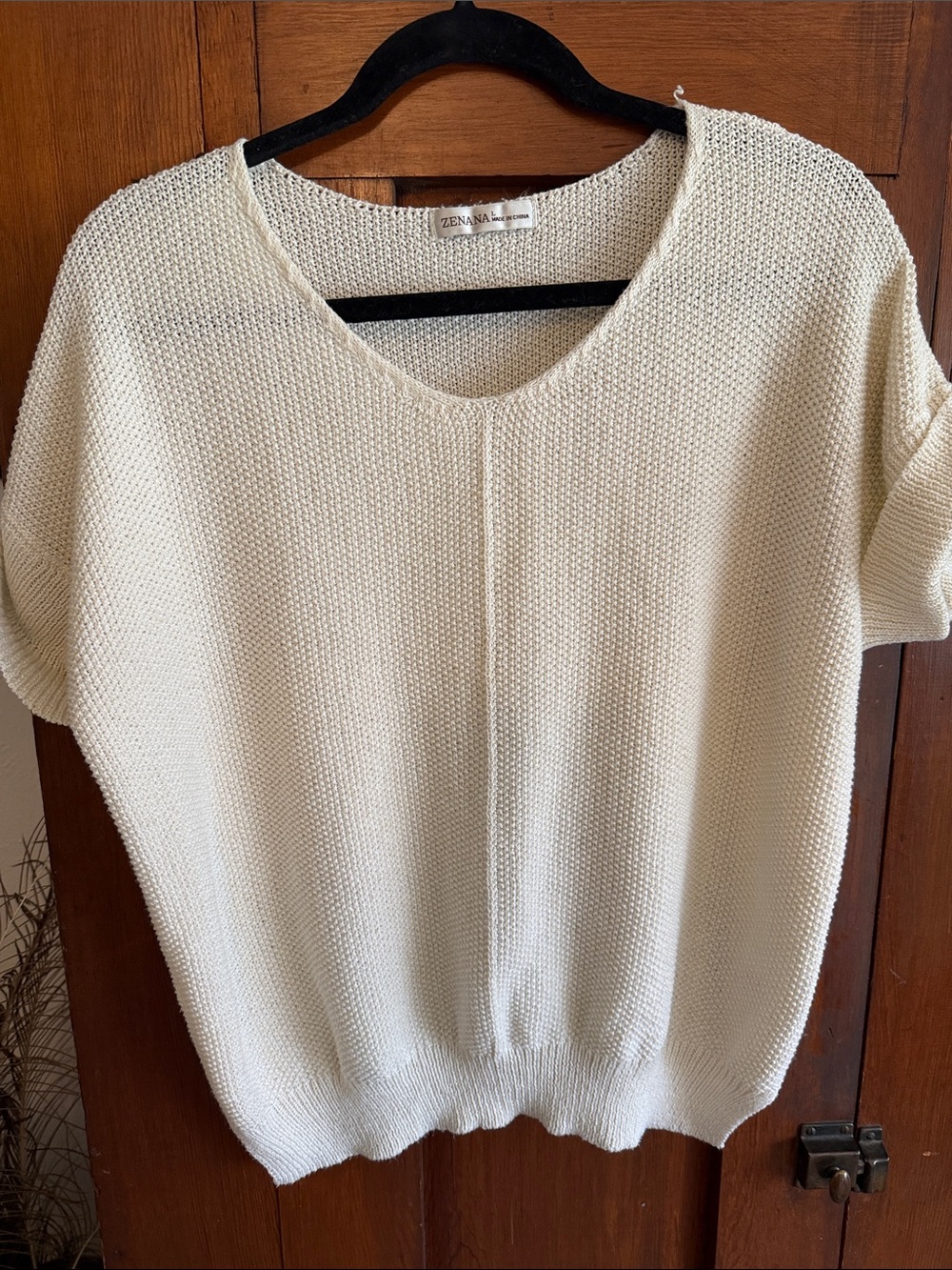 Zenana Outfitters Cream V‑Neck Short Sleeve Knit Top